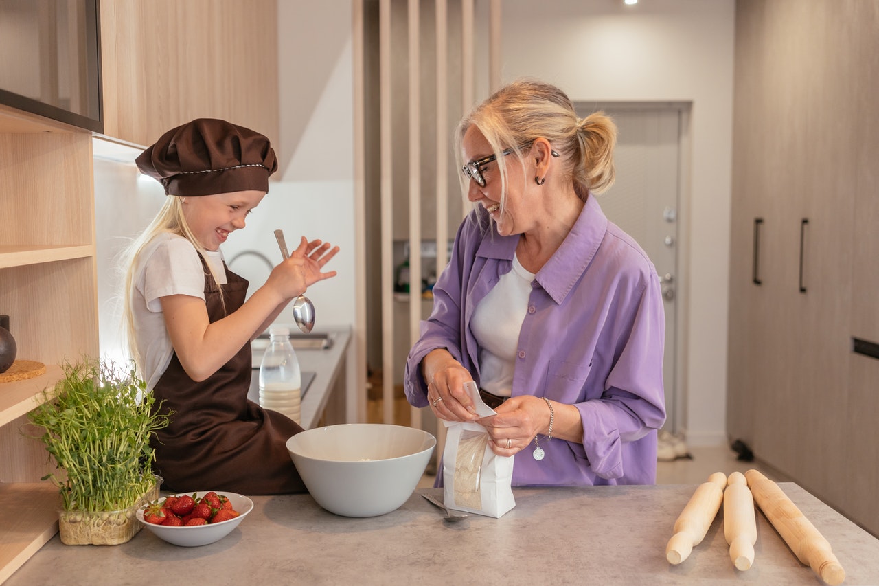 child baking to represent how young children can help in the kitchen